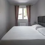 15 Min From Paris